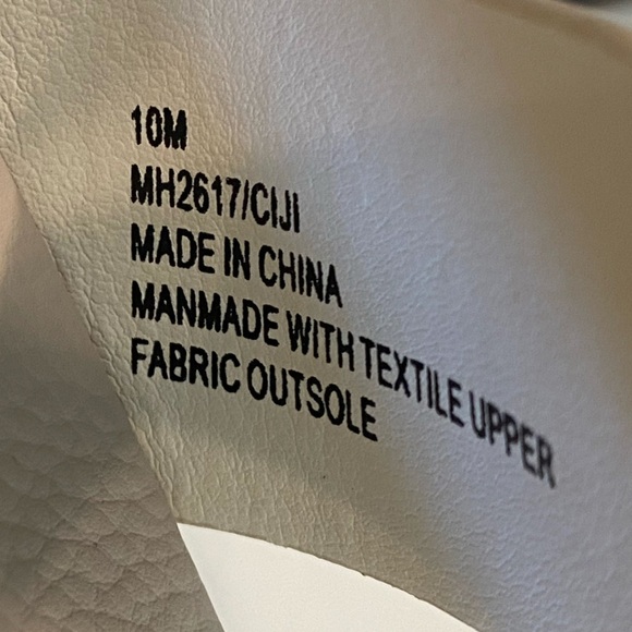 NWT — Mia Ciji Faux Pebbled Leather Platform Sandals Beige Size10 - Picture 13 of 14